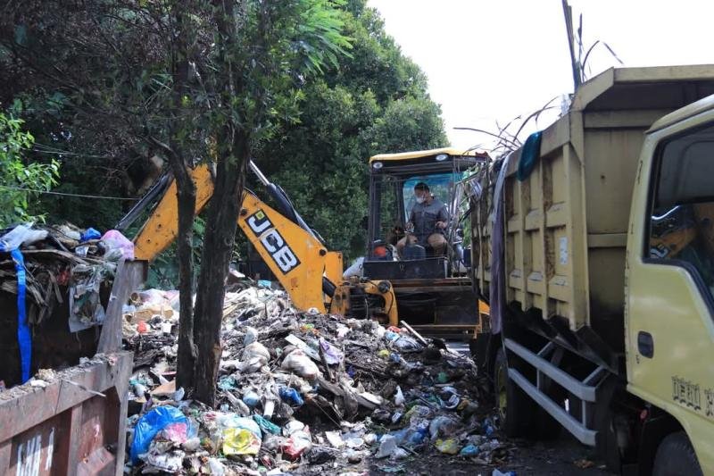 2025-01-19-1733Angkut Sampah (riau aktual).jpg
